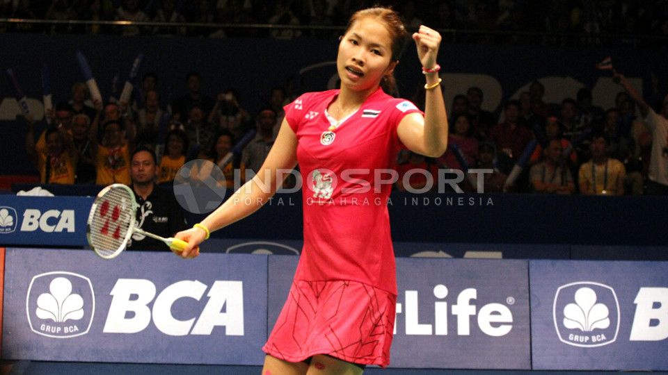 Pemain bulutangkis tunggal putri Malaysia, Soniia Cheah Su Ya, kagum dengan cara latihan bintang asal Thailand, Ratchanok Intanon. Copyright: © Herry Ibrahim/INDOSPORT